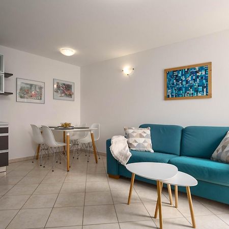 Degrassi Square Apartments (Adults Only) Върсар Екстериор снимка