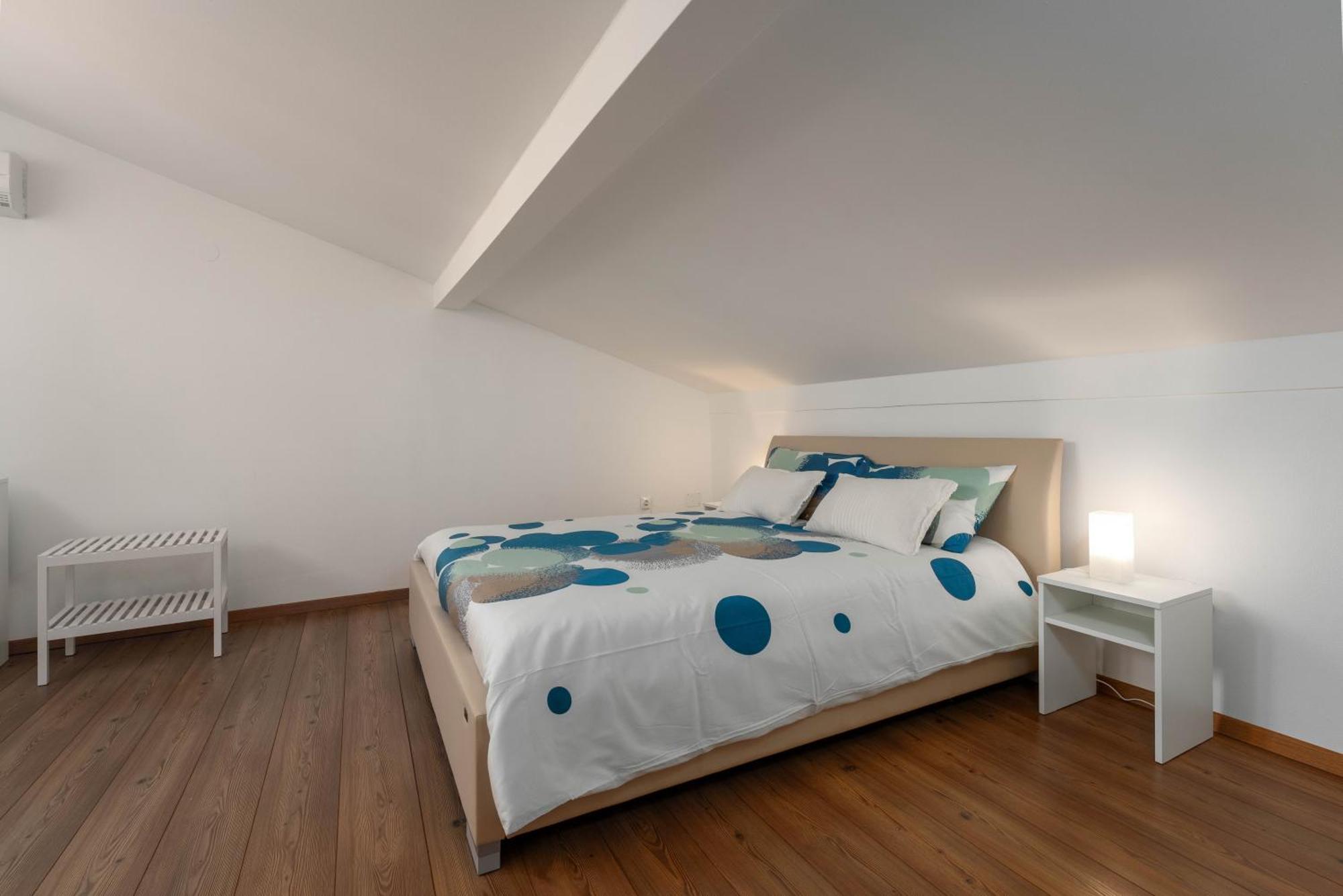 Degrassi Square Apartments (Adults Only) Върсар Екстериор снимка