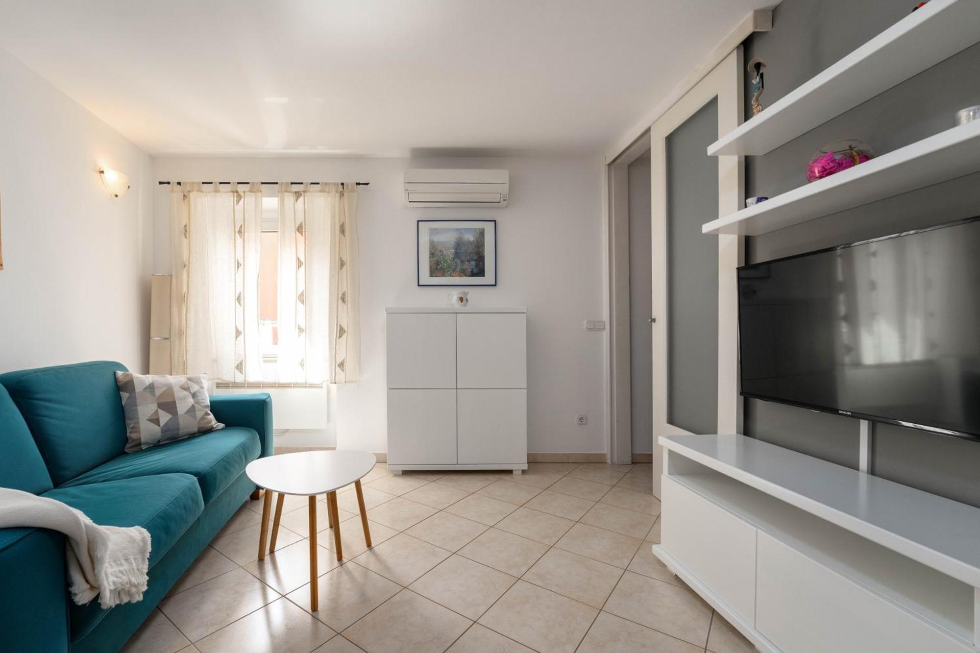 Degrassi Square Apartments (Adults Only) Върсар Екстериор снимка