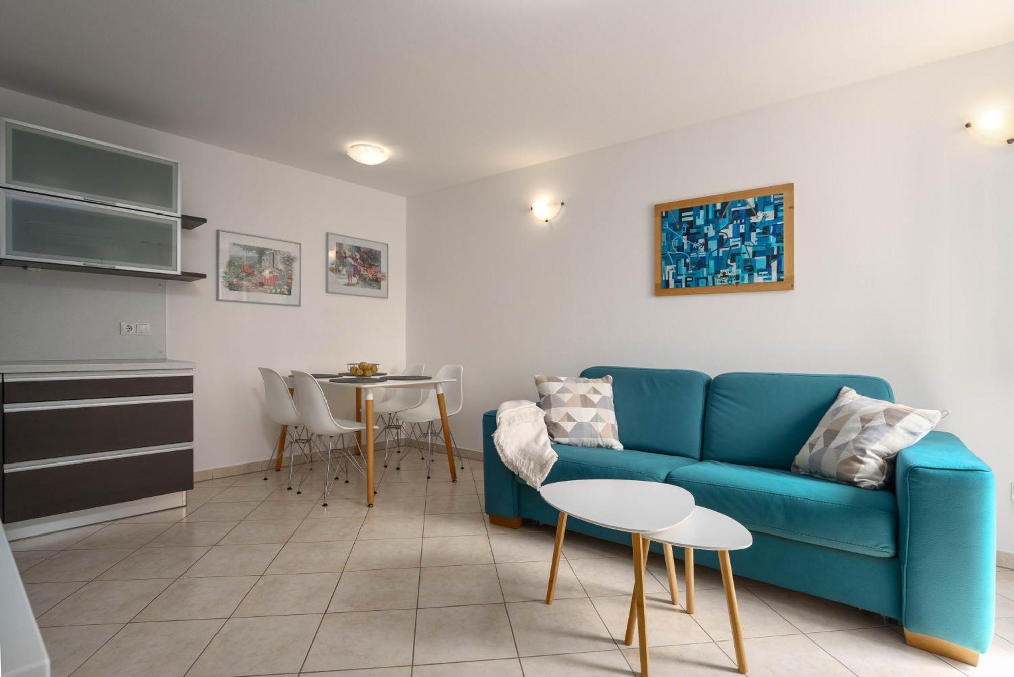 Degrassi Square Apartments (Adults Only) Върсар Екстериор снимка