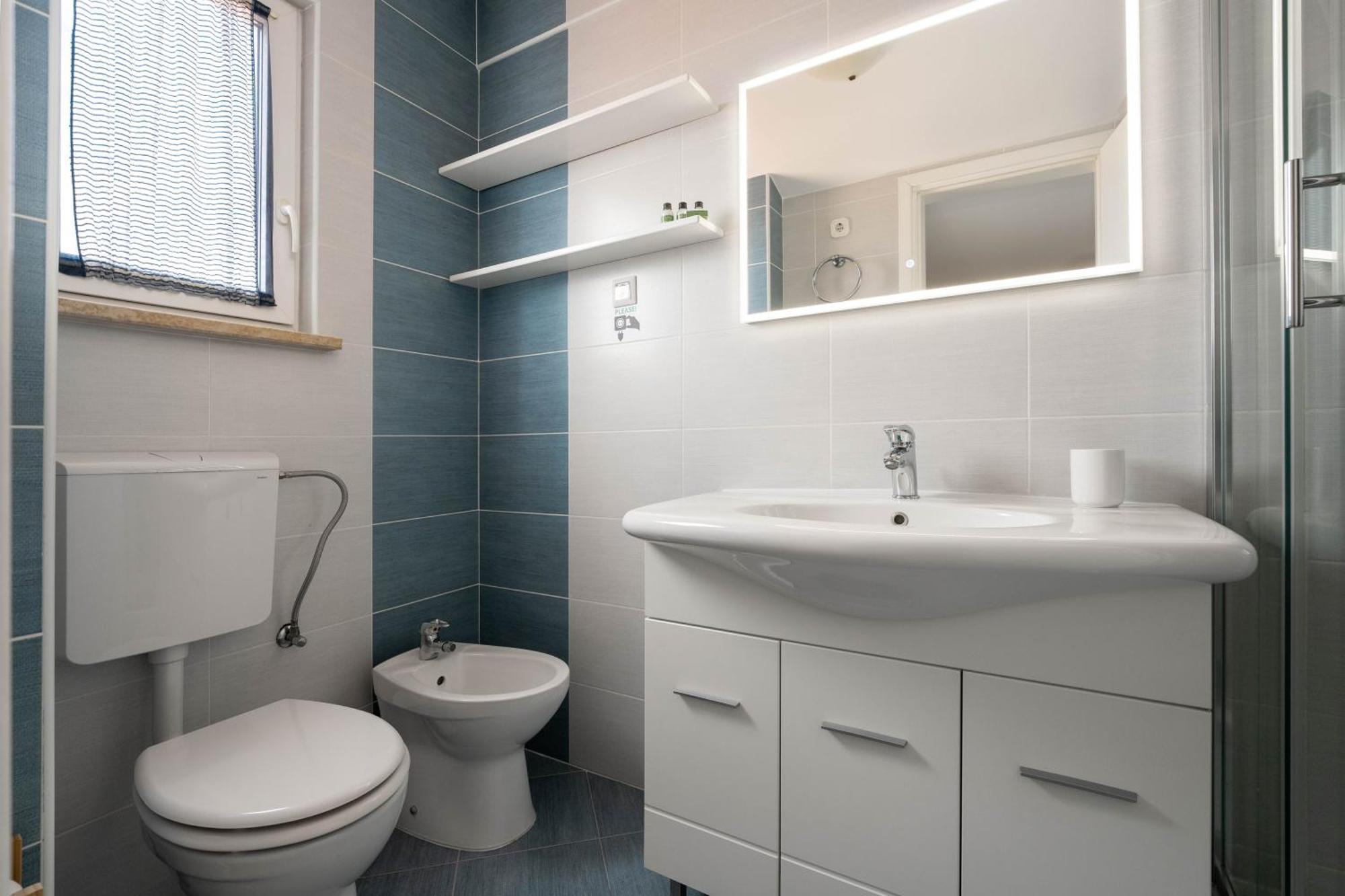 Degrassi Square Apartments (Adults Only) Върсар Екстериор снимка