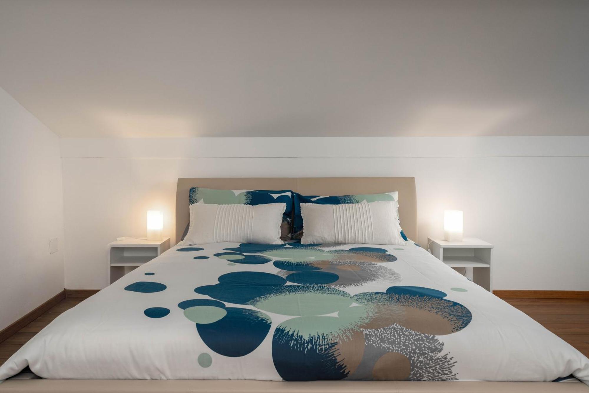 Degrassi Square Apartments (Adults Only) Върсар Екстериор снимка