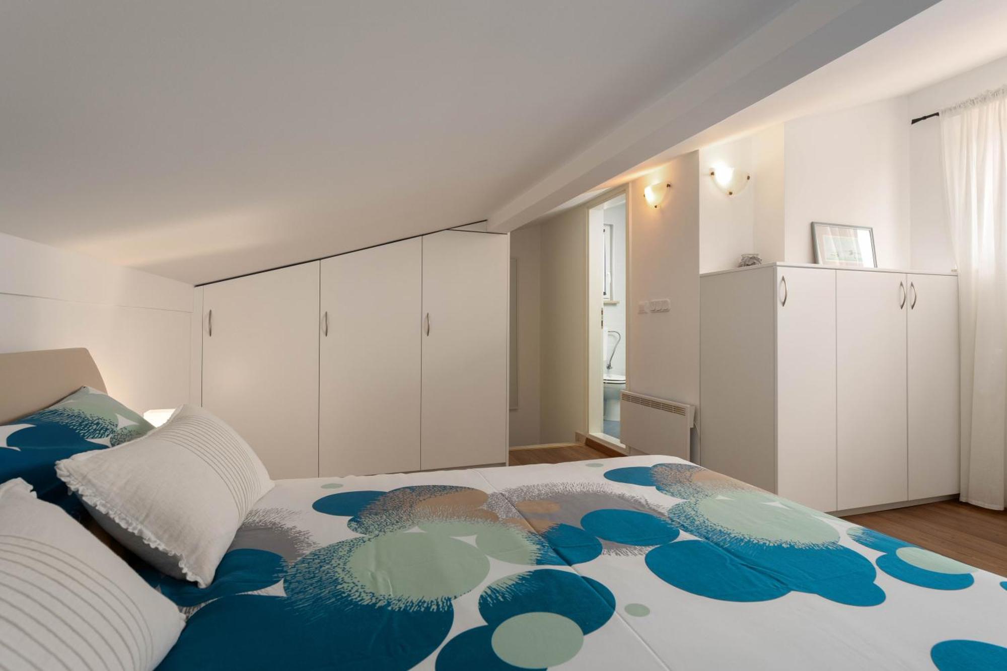 Degrassi Square Apartments (Adults Only) Върсар Екстериор снимка